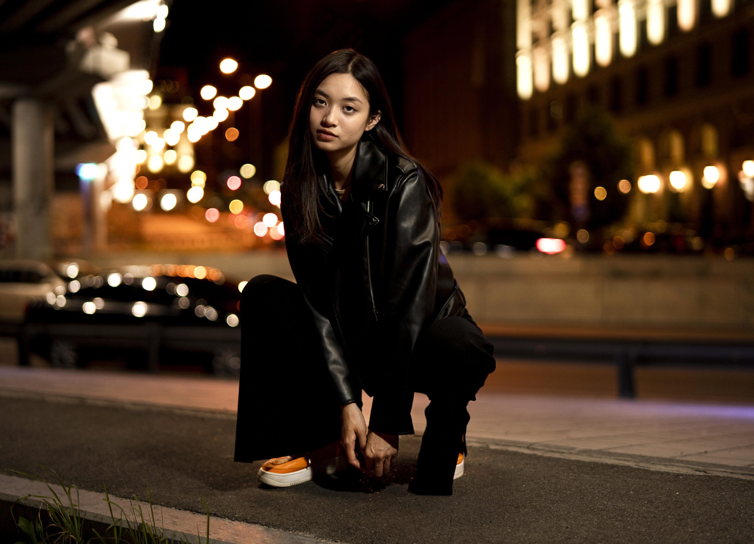 portrait-beautiful-woman-city-night